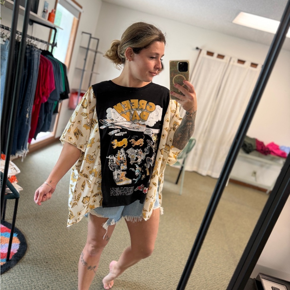 Black and Cream Graphic Print Women's Top